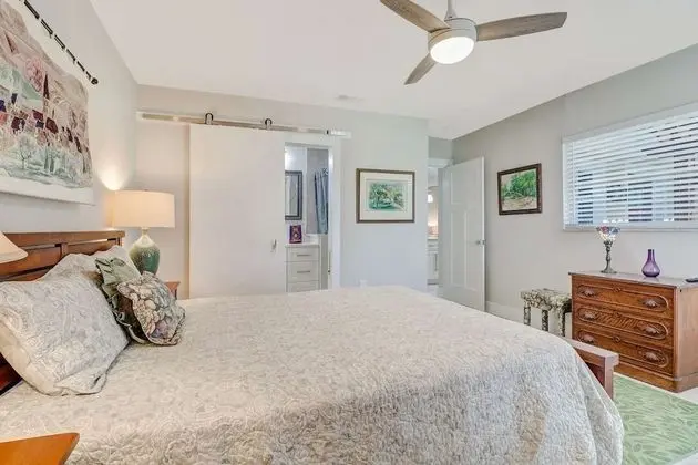 Villa (4836/4838 Esplanade St A)