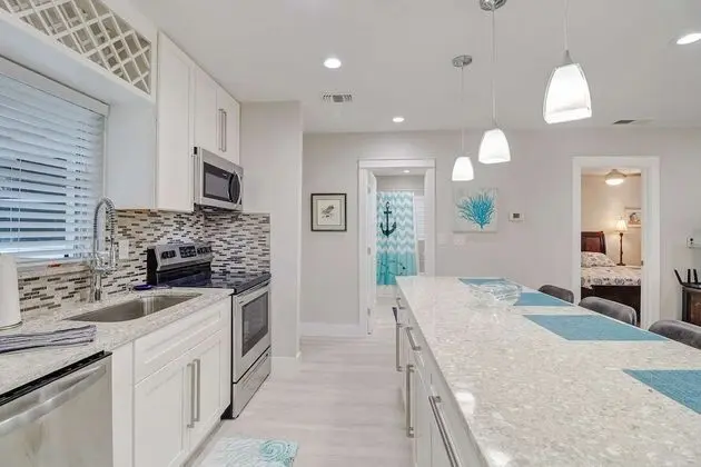 Villa (4836/4838 Esplanade St A)