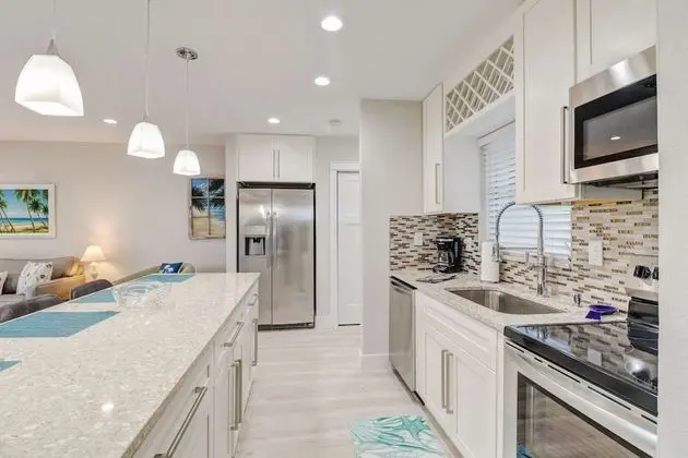 Villa (4836/4838 Esplanade St A)