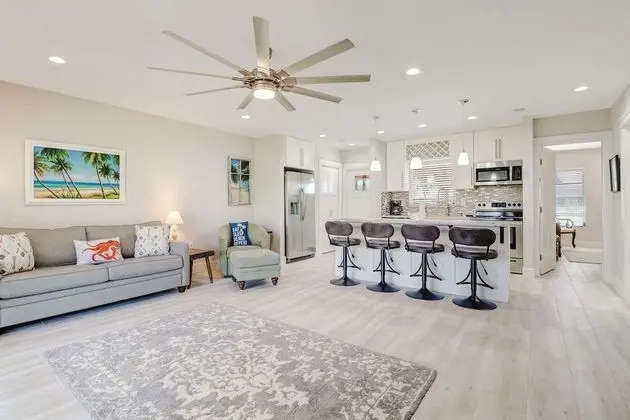 Villa (4836/4838 Esplanade St A)