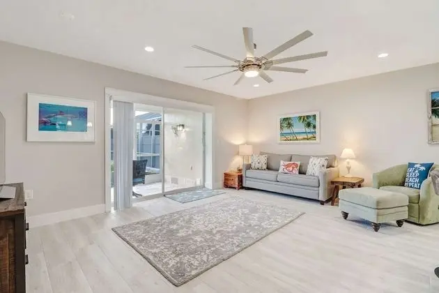 Villa (4836/4838 Esplanade St A)