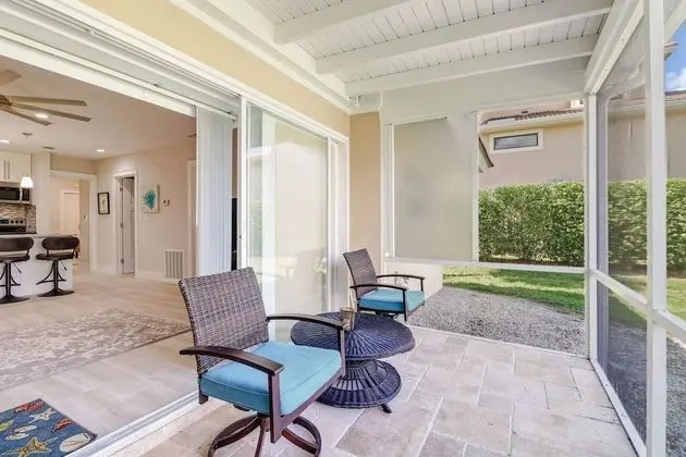 Villa (4836/4838 Esplanade St A)