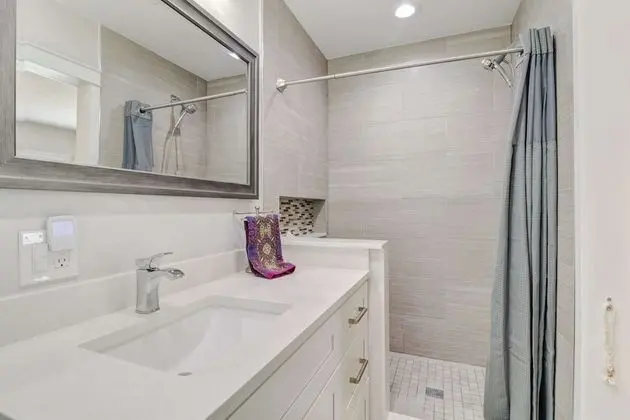 Villa (4836/4838 Esplanade St A)