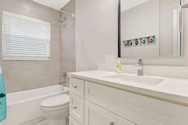 Villa (4836/4838 Esplanade St A)