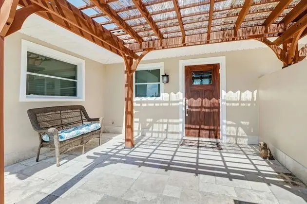 Villa (4836/4838 Esplanade St A)