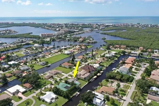 Villa (4836/4838 Esplanade St A)