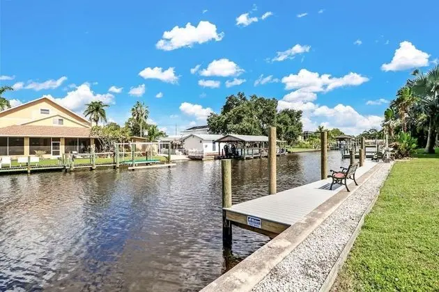 Villa (4836/4838 Esplanade St A)
