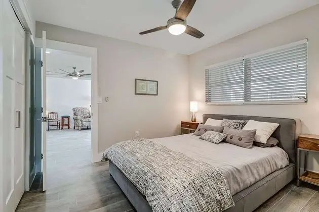 Villa (4836/4838 Esplanade St B-Pool)