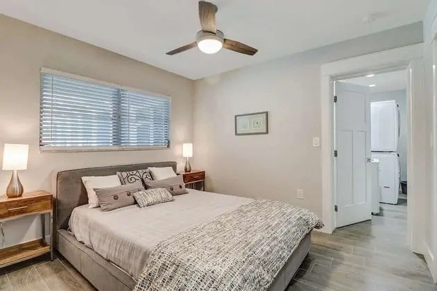 Villa (4836/4838 Esplanade St B-Pool)