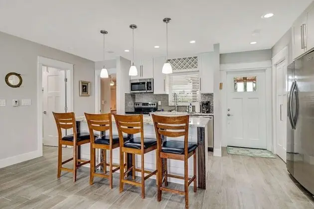 Villa (4836/4838 Esplanade St B-Pool)