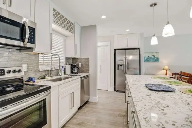 Villa (4836/4838 Esplanade St B-Pool)
