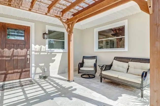 Villa (4836/4838 Esplanade St B-Pool)