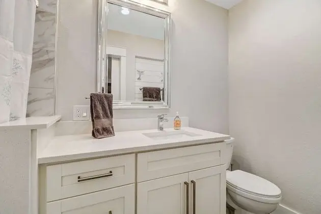 Villa (4836/4838 Esplanade St B-Pool)