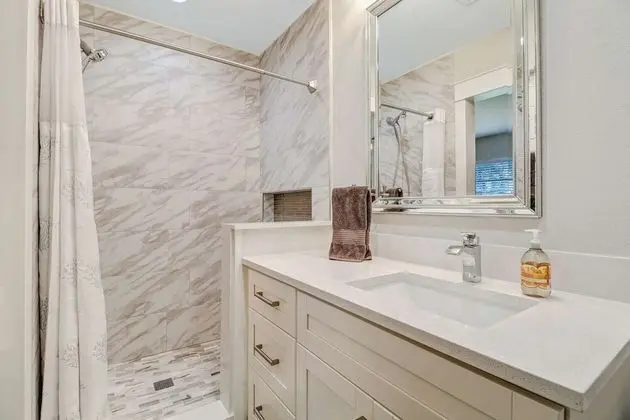 Villa (4836/4838 Esplanade St B-Pool)