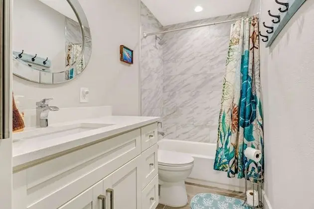 Villa (4836/4838 Esplanade St B-Pool)