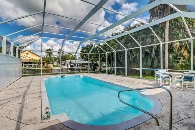 Villa (4836/4838 Esplanade St B-Pool)