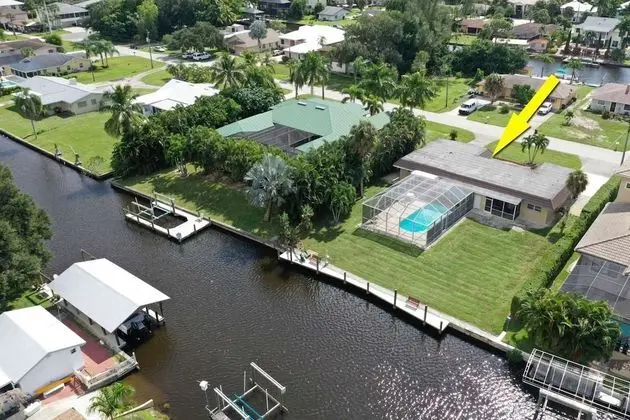 Villa (4836/4838 Esplanade St B-Pool)