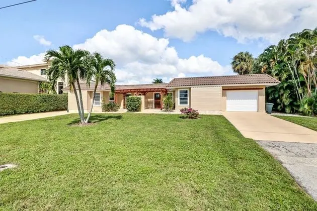 Villa (4836/4838 Esplanade St B-Pool)