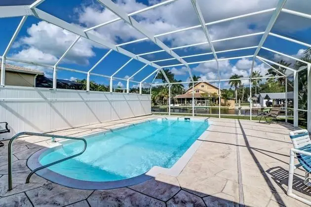 Villa (4836/4838 Esplanade St B-Pool)