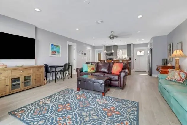 Villa (4836/4838 Esplanade St B-Pool)