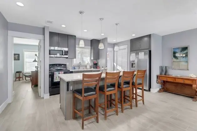 Villa (4836/4838 Esplanade St B-Pool)