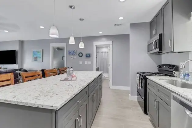 Villa (4836/4838 Esplanade St B-Pool)