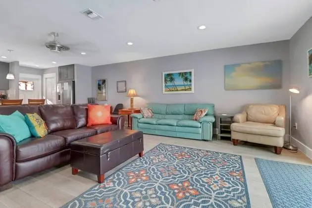 Villa (4836/4838 Esplanade St B-Pool)