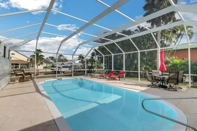 Villa (4836/4838 Esplanade St B-Pool)