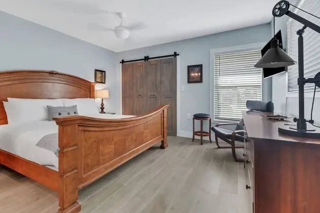 Villa (4836/4838 Esplanade St B-Pool)