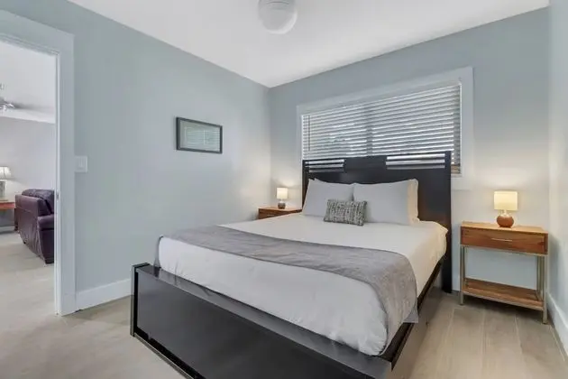 Villa (4836/4838 Esplanade St B-Pool)