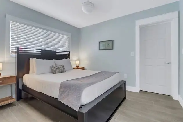 Villa (4836/4838 Esplanade St B-Pool)