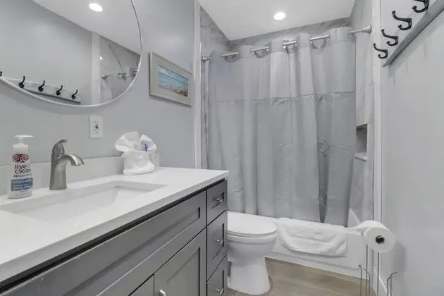 Villa (4836/4838 Esplanade St B-Pool)