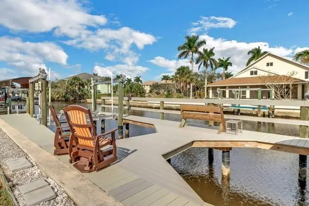 Villa (4836/4838 Esplanade St B-Pool)