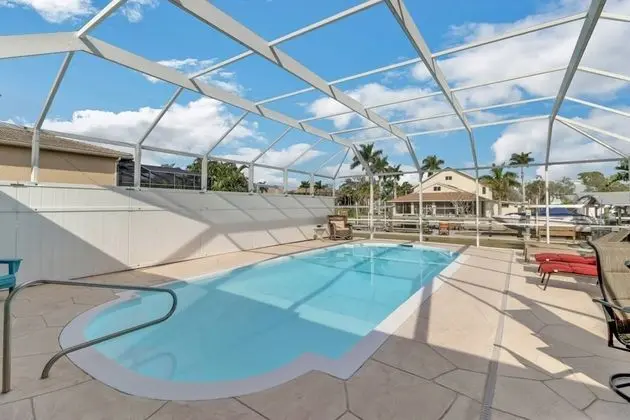 Villa (4836/4838 Esplanade St B-Pool)