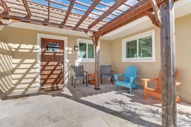 Villa (4836/4838 Esplanade St B-Pool)