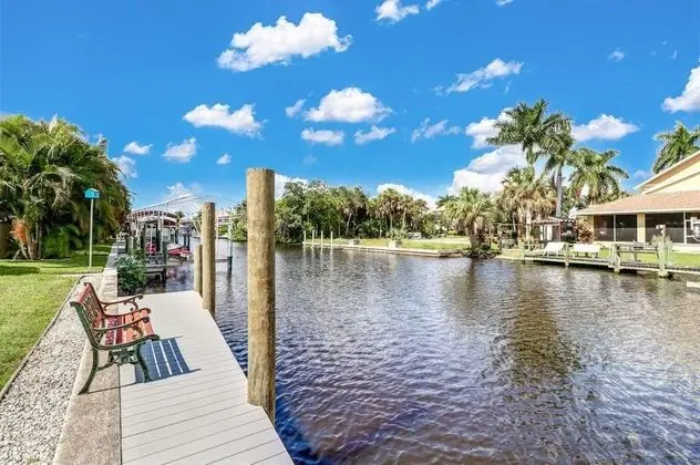 Villa (4836/4838 Esplanade St B-Pool)