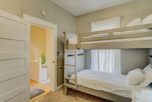 Ev (4 Bedrooms)