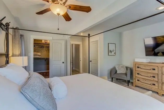 Ev (4 Bedrooms)