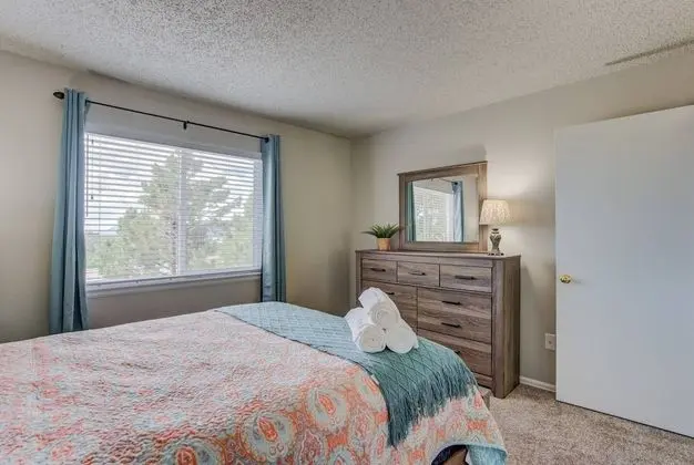 Ev (4 Bedrooms)