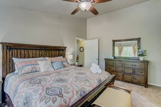 Ev (4 Bedrooms)