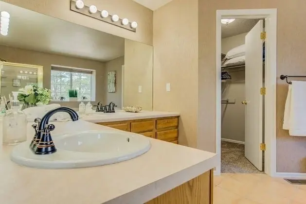 Ev (4 Bedrooms)