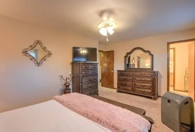Ev (4 Bedrooms)