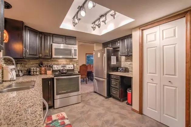 Ev (4 Bedrooms)