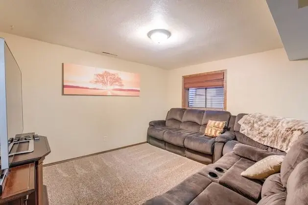 Ev (4 Bedrooms)