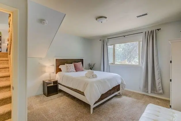 Ev (4 Bedrooms)