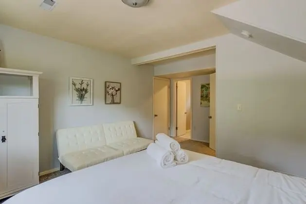 Ev (4 Bedrooms)