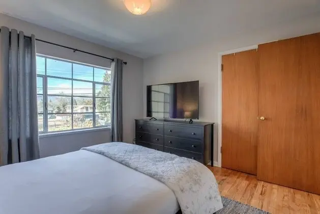 Ev (4 Bedrooms)