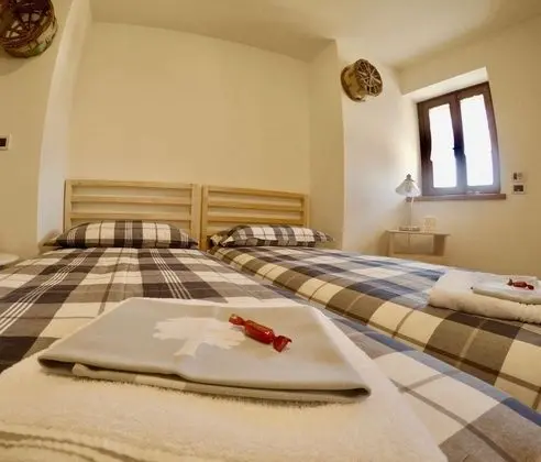Tek Büyük Yataklı Oda, 2 Tek Kişilik Yatak