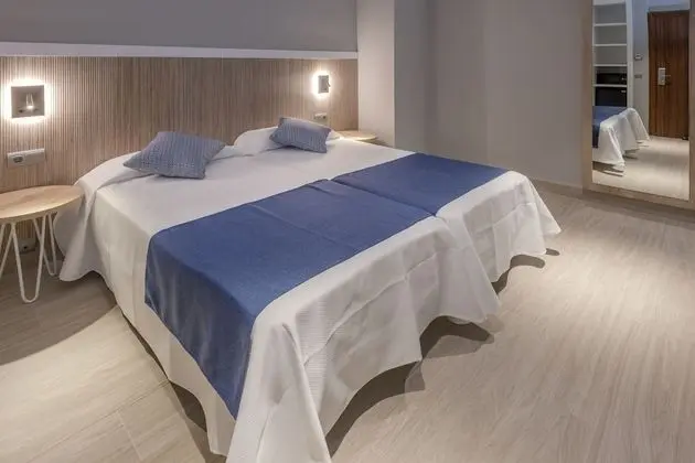 Standard Üç Kişilik Oda, Balkon (2 adultos y 1 niño)