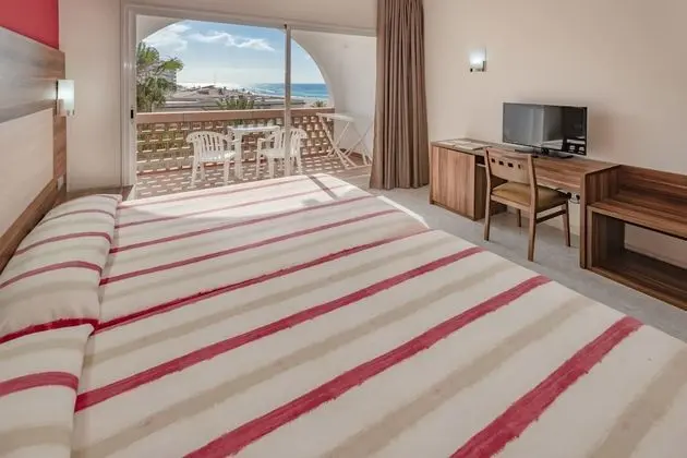 Üç Kişilik Oda, Balkon, Kısmi Deniz Manzaralı (3 adultos)